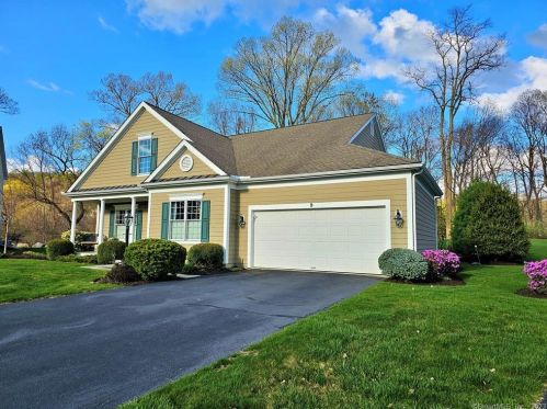 9 Black Swan Ct, Brookfield Center, CT 06804-3921