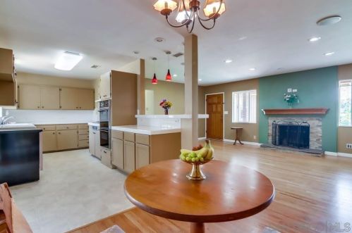 6100 Henderson Dr, La Mesa CA  91942-4016 exterior