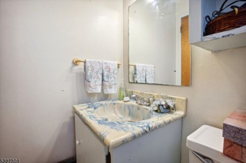 158 Norway Ln, South Plainfield NJ  07080-2810 exterior