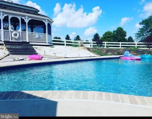 17 Harvest Dr, Cochranville, PA 19330-9402