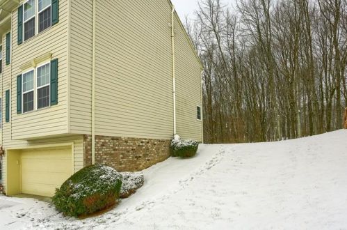 251 Corey Dr, Gibsonia, PA 15044-9179