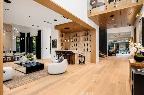 4508 Haskell Ave, Van Nuys CA  91436-3148 exterior