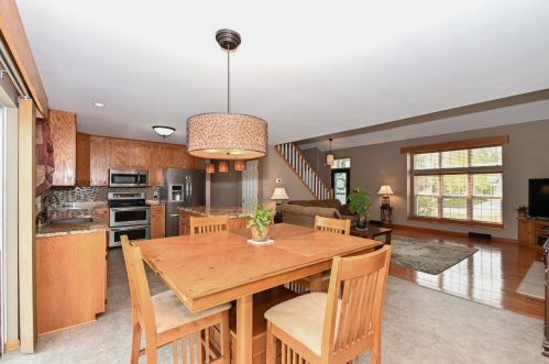 28842 Stone Ridge Ct, Waterford WI  53185-5609 exterior