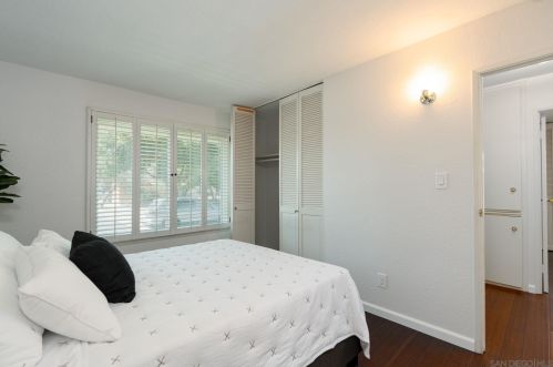 4659 Berwick Dr, San Diego CA 92117-4233 exterior