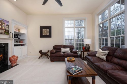 7226 Lyndam Hill Cir, Lorton VA  22079-4509 exterior