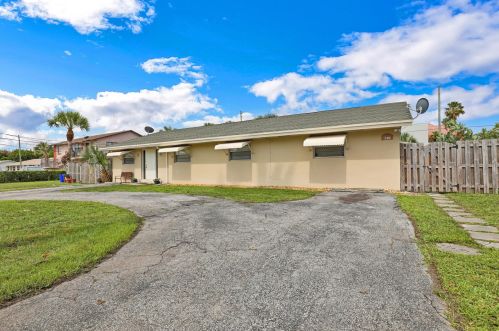 8811 Sunset Dr, West Palm Beach, FL 33410-6232