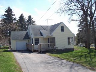 225 Summit Ave, Ellsworth WI  54011-9009 exterior