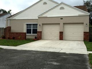 8642 16th Ct, Hollywood FL  33025-3304 exterior