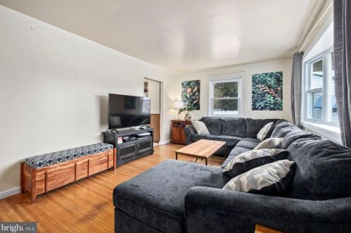 306 Veterans Dr, Palmyra NJ  08065-2319 exterior