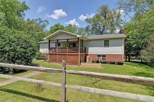 110 Star Rd, Imperial, PA 15126-1217