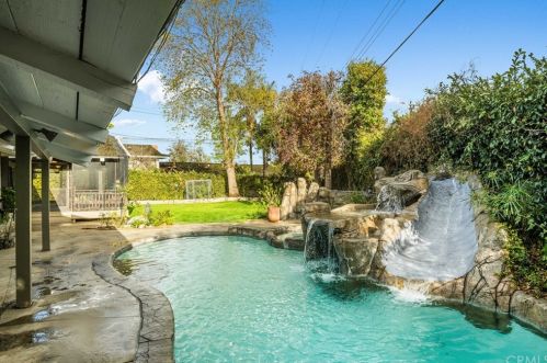 3338 Harvey Way, Lakewood CA  90712-3764 exterior