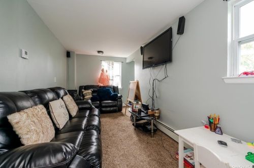 60 Locust St, Central Islip NY  11722-3126 exterior