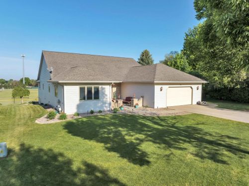 1256 Benjamin Ct, Green Bay, WI 54311-5549