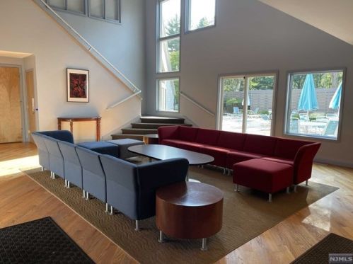 31 Erskine Ct, Mahwah NJ  07430-2014 exterior