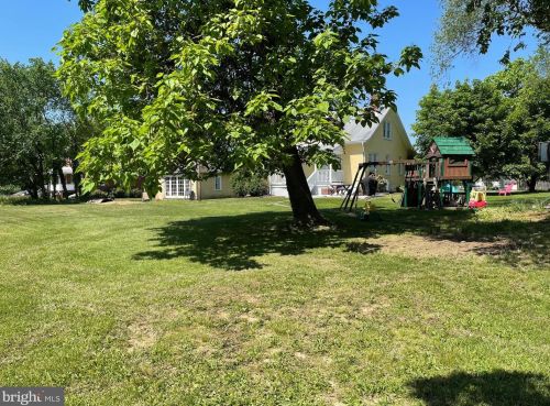 21 Loudoun St, Lovettsville VA  20180-8513 exterior