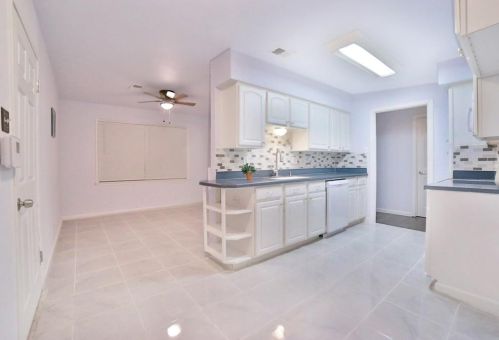 3025 8th Ave, Texas City, TX 77590-6811