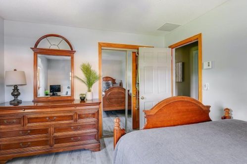 1 Kathy St, South Kingstown RI  02882-5040 exterior