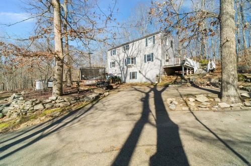 261 Whistle Town Rd, East Lyme CT  06333-1031 exterior