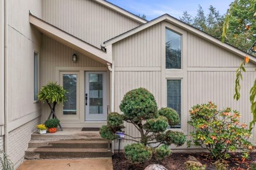 102 Maid Marion Ln, Canonsburg, PA 15317-2506