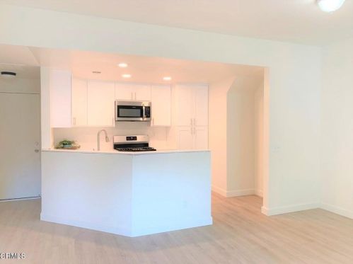 2026 Blackberry Cir, Oxnard CA 93036-9066 exterior