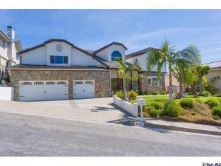 2101 Rimcrest Dr, Glendale, CA 91207-1058