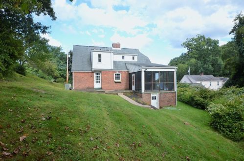 720 Summit St, Moon Twp, PA 15108-1740