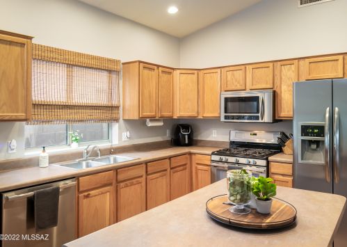 7938 Panamint Dr, Tucson AZ 85743-1184 exterior