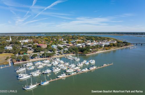 1208 Barnwell Blf, Beaufort, SC 29902-4136