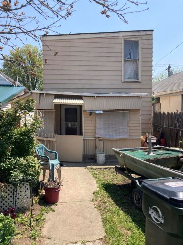 227 9th St, Newport, KY 41071-1345