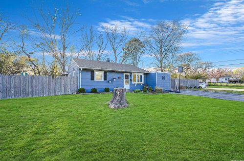 1066 Bay Shore Ave, Bayshore, NY 11706-2706