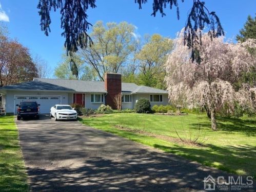 33 Crescent Dr, Princeton, NJ 08540-8422
