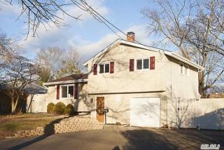 2909 Newport Ave, Gordon Heights NY  11763-1941 exterior