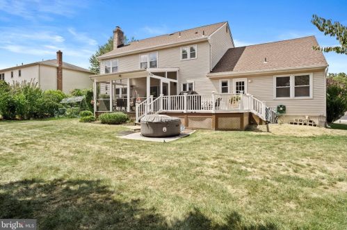 16 Dix Ln, Trenton NJ 08648-4844 exterior