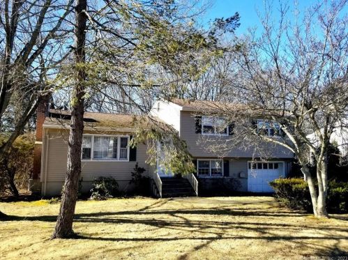 176 Hickory Hill Dr, Waterbury, CT 06708-3980