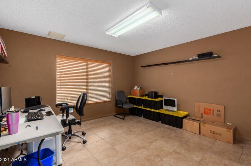 8828 Peck Dr, Glendale AZ  85301-4918 exterior