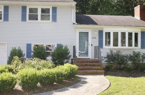 108 Clintonville Rd, North Haven, CT 06473-2326