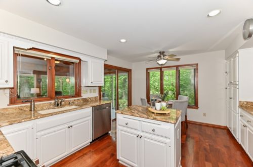 12427 Golf Dr, Thiensville WI  53092-2462 exterior