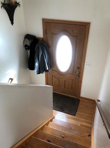 78 Cushman St, Waterbury, CT 06704-2825