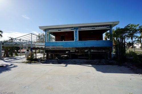 750 Matanzas Ct, Fort Myers Beach FL  33931-2120 exterior