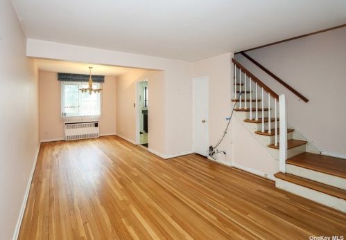 81-14 229th St, Jamaica, NY 11427-2101