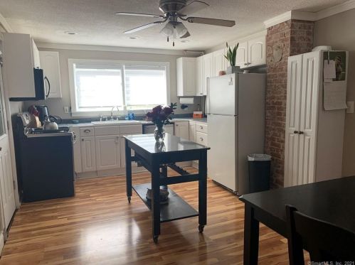 259 Elm St, Windsor Locks, CT 06096-2611