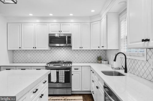 17 Hillside Ln, Berlin Boro NJ  08009-1703 exterior