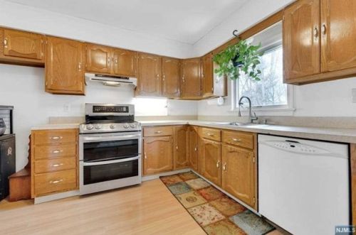 109 Hiawatha Blvd, Oakland NJ  07436-2905 exterior