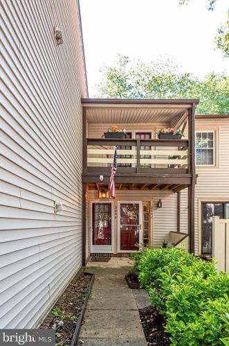 2848 Chablis Cir, Woodbridge, VA 22192-1946