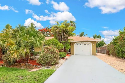 4479 26th Pl, Naples FL  34116-7821 exterior