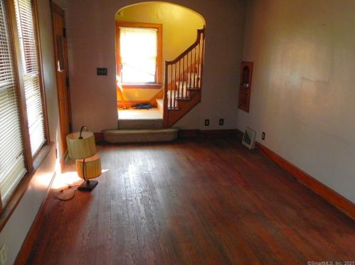 8 Lockwood Ln, Norwalk CT  06851-5818 exterior