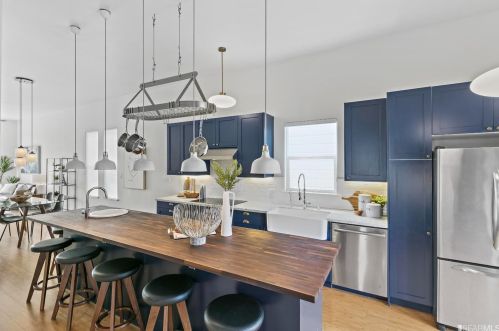 1470 12th St, Oakland CA 94607-2048 exterior