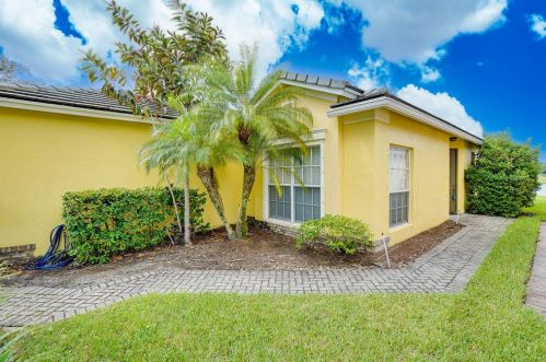 9833 Eastbrook Cir, Fort Pierce FL  34987-2431 exterior