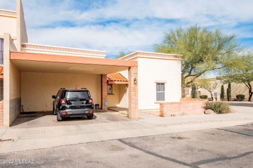 2048 Cadbury Ct, Tucson, AZ 85713-5555