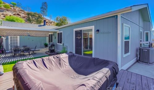 28101 Vista View Dr, Santa Clarita CA  91351-5710 exterior